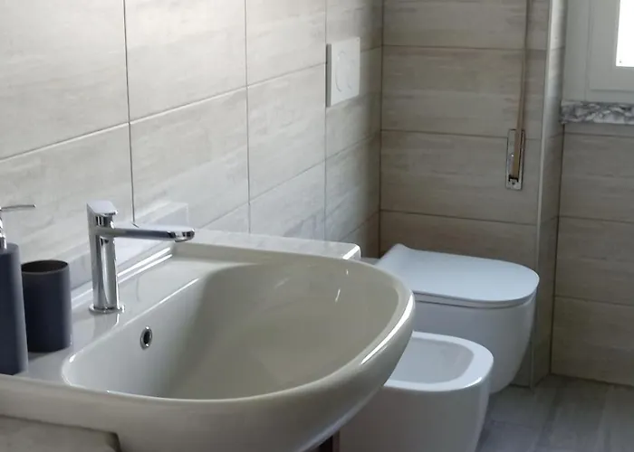 Carlotta House-lt * Bellano